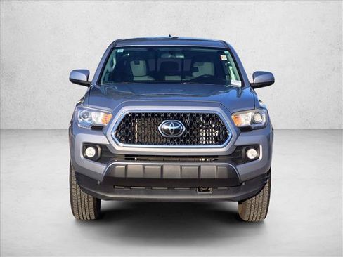 Used 2016 Toyota Tacoma SR5 RWD image 2
