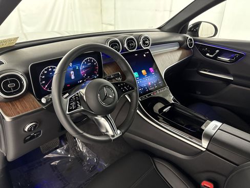 Certified 2026 Mercedes-Benz GLC 300 image 4