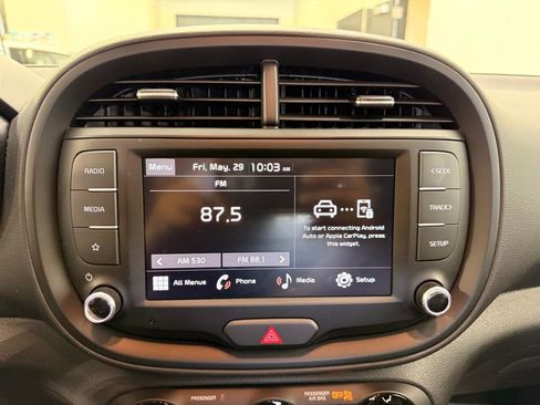 Used 2025 Kia Soul LX w/ LX Technology Package FWD image 14