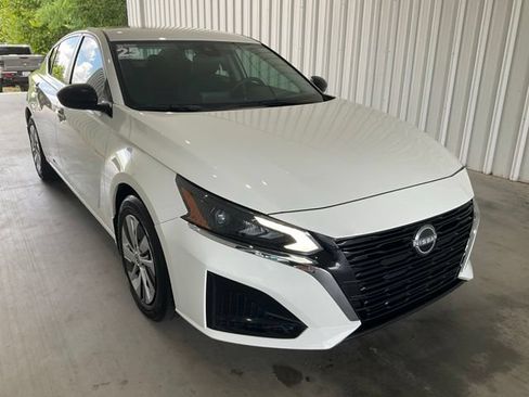 Used 2025 Nissan Altima 2.5 S FWD image 24