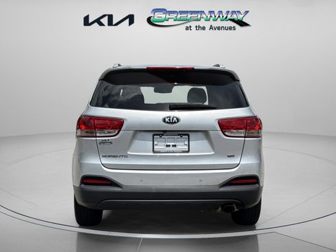 Used 2018 Kia Sorento FWD image 6