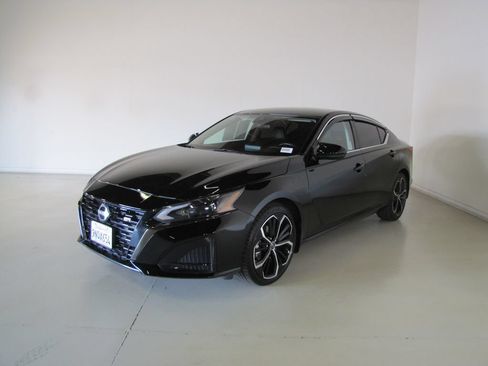 Used 2023 Nissan Altima 2.5 SR FWD image 1