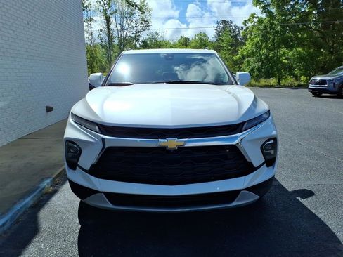 Used 2023 Chevrolet Blazer LT w/ Sound & Technology Package FWD image 2