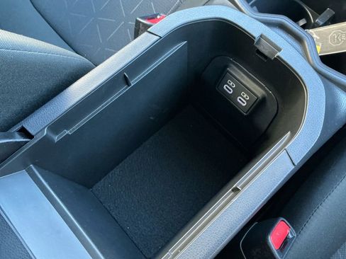 Used 2025 Toyota RAV4 XLE image 20