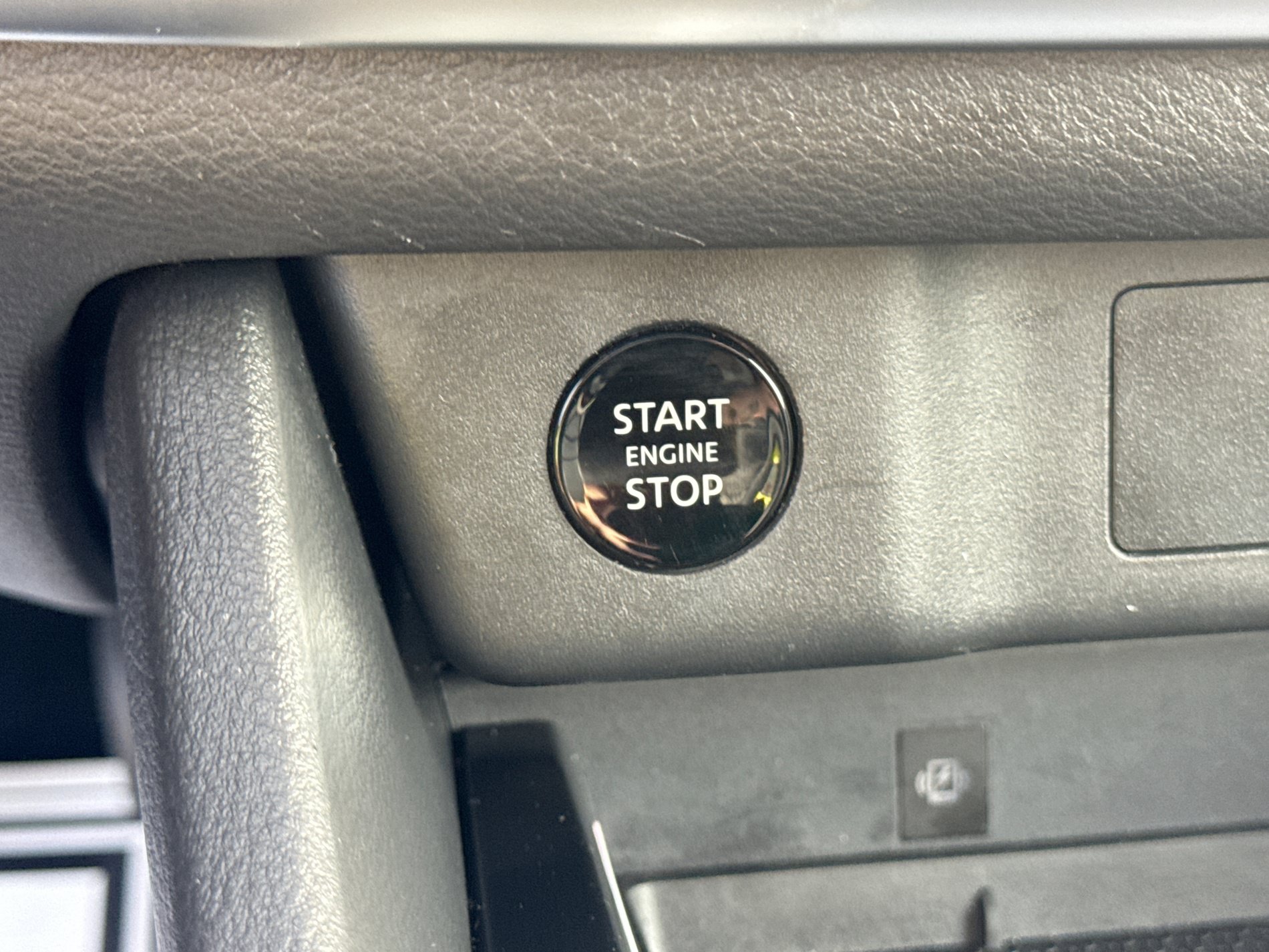Certified 2026 Nissan Rogue SL FWD image 28
