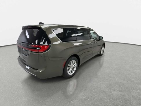 New 2027 Chrysler Pacifica Select FWD image 8