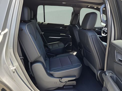New 2026 Chevrolet Traverse High Country FWD image 14