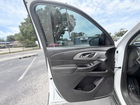 Used 2020 Chevrolet Traverse LS FWD image 13
