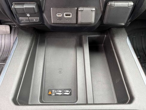 Used 2023 GMC Sierra 3500 SLT w/ SLT Premium Package image 9