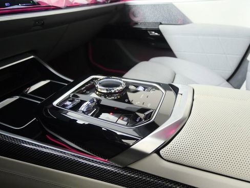 Certified 2023 BMW 760i xDrive image 33