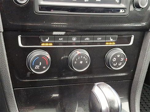 Used 2016 Volkswagen GTI SE image 16