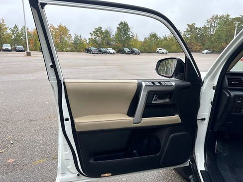 Used 2022 Toyota 4Runner SR5 Premium image 27