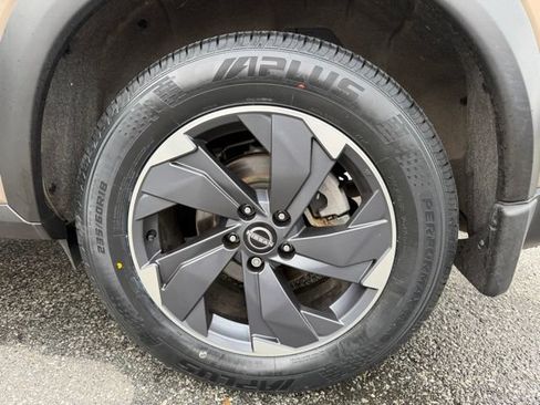 Used 2024 Nissan Rogue SV AWD/4WD image 37