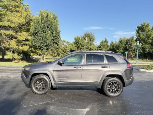 Used 2020 Jeep Cherokee Trailhawk w/ Cold Weather Group AWD/4WD image 3