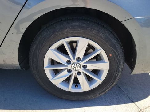 Used 2016 Volkswagen Golf S FWD image 14