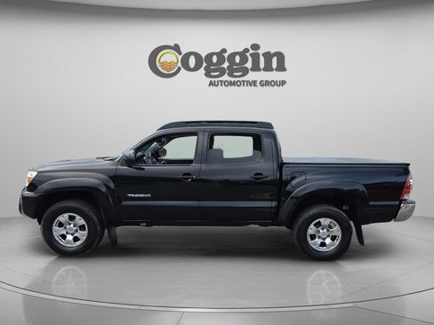 Used 2015 Toyota Tacoma PreRunner w/ SR5 Package RWD image 2