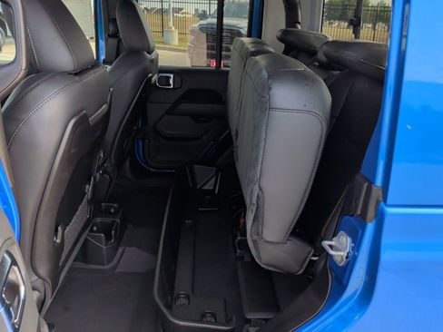 New 2025 Jeep Gladiator High Tide image 40