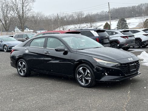 Used 2023 Hyundai Elantra SEL w/ Convenience Package image 1