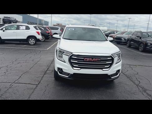 Used 2024 GMC Terrain SLT w/ Infotainment Package II AWD/4WD image 3