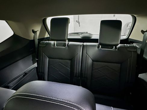 Used 2025 Volkswagen Atlas SE image 28