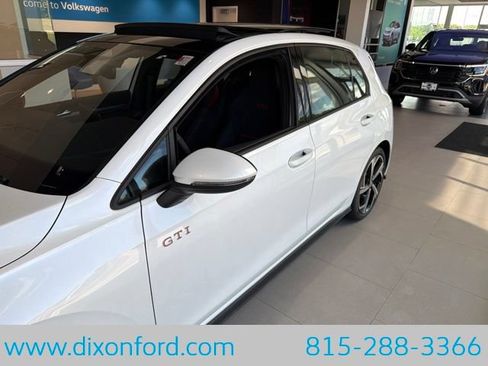 New 2026 Volkswagen GTI SE FWD image 2