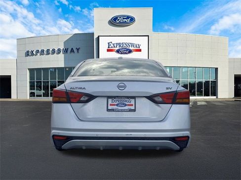 Used 2024 Nissan Altima 2.5 SV image 7