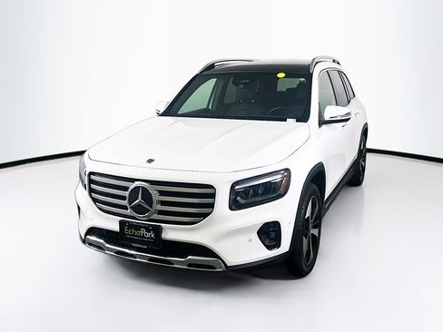 Used 2025 Mercedes-Benz GLB 250 4MATIC image 3