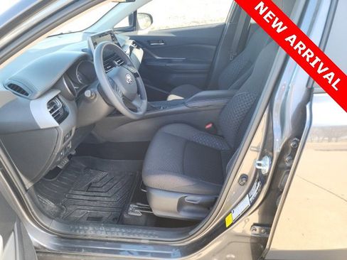 Used 2021 Toyota C-HR LE image 10