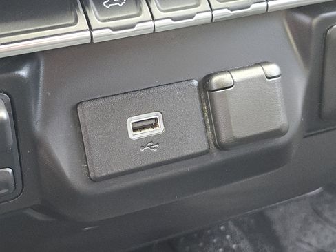 Used 2020 Chevrolet Silverado 1500 Custom w/ Custom Value Package image 11