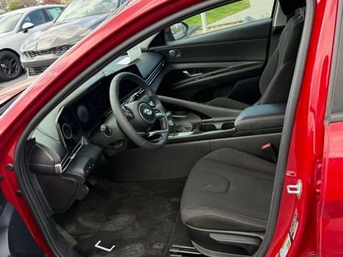 Used 2023 Hyundai Elantra SEL w/ Convenience Package image 9