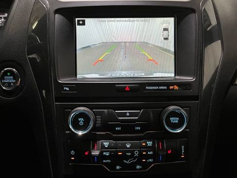 Used 2017 Ford Explorer XLT w/ Equipment Group 202A FWD image 21