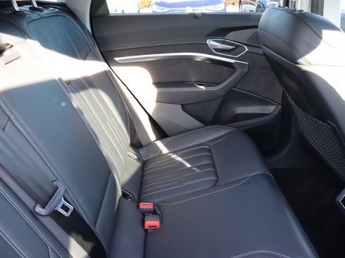 Used 2021 Audi e-tron Prestige w/ Prestige Package image 14