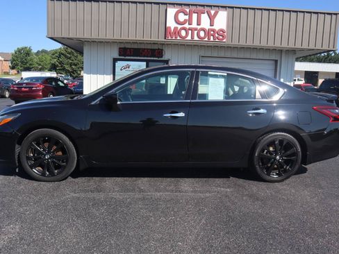 Used 2017 Nissan Altima 2.5 SR w/ Midnight Edition Package FWD image 10