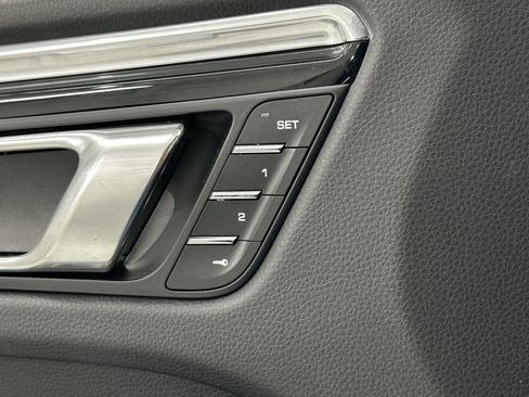 Certified 2024 Porsche Macan image 29