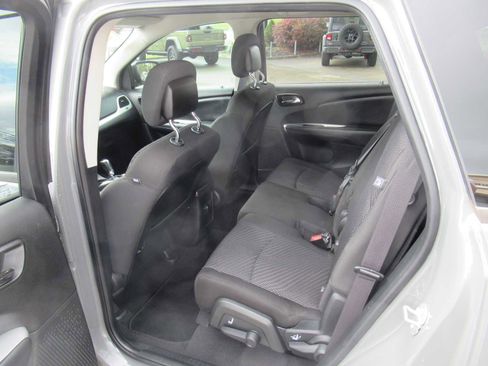 Used 2020 Dodge Journey SE w/ SE Popular Equipment Group image 30