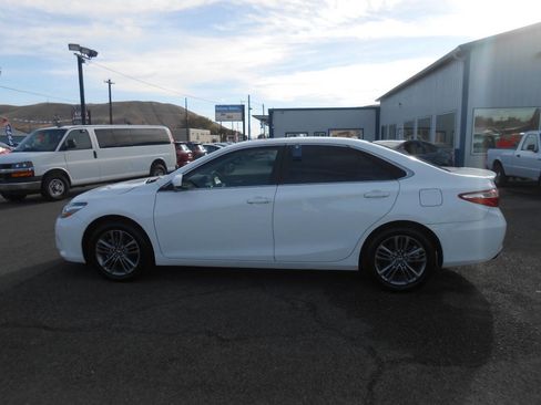 Used 2017 Toyota Camry SE image 6