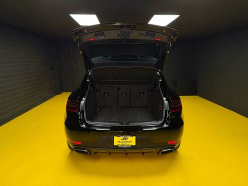 Used 2018 Porsche Macan Sport Edition image 12