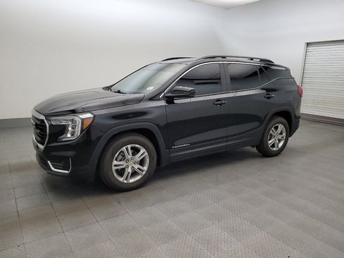 Used 2022 GMC Terrain SLE w/ Driver Convenience Package FWD image 2
