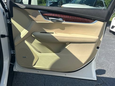 Used 2018 Cadillac XT5 Premium Luxury FWD image 14