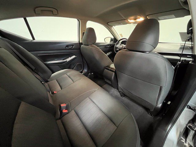 Used 2024 Nissan Altima 2.5 S FWD image 12