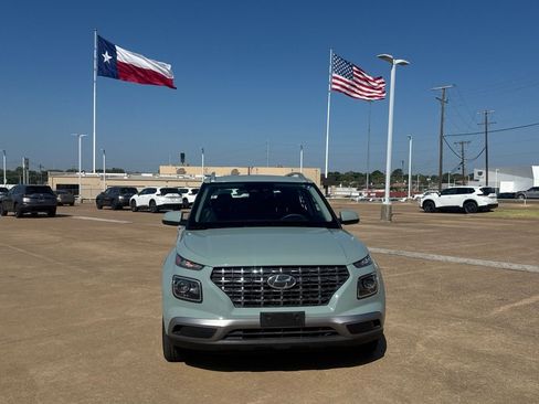 Used 2025 Hyundai Venue SEL FWD image 4