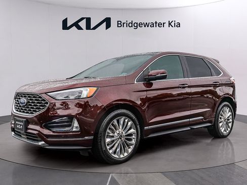 Used 2022 Ford Edge Titanium w/ Equipment Group 301A AWD/4WD image 3