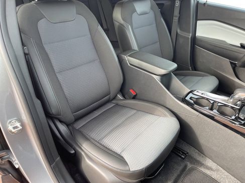 Used 2024 Chevrolet Trax LT w/ Driver Confidence Package image 21