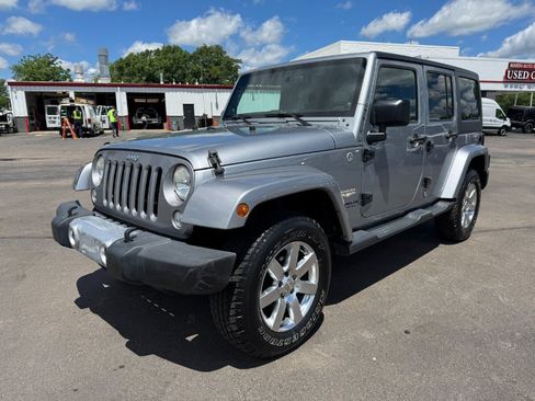 Used 2014 Jeep Wrangler Unlimited Sahara w/ Connectivity Group AWD/4WD image 1