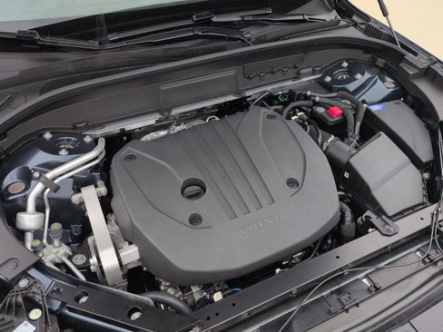 New 2026 Volvo XC60 B5 Plus w/ Protection Package Premier image 28