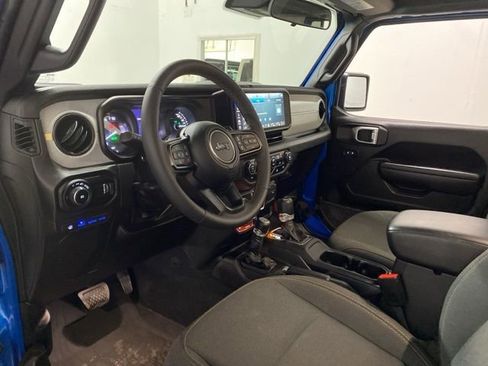 Used 2024 Jeep Wrangler Unlimited image 62