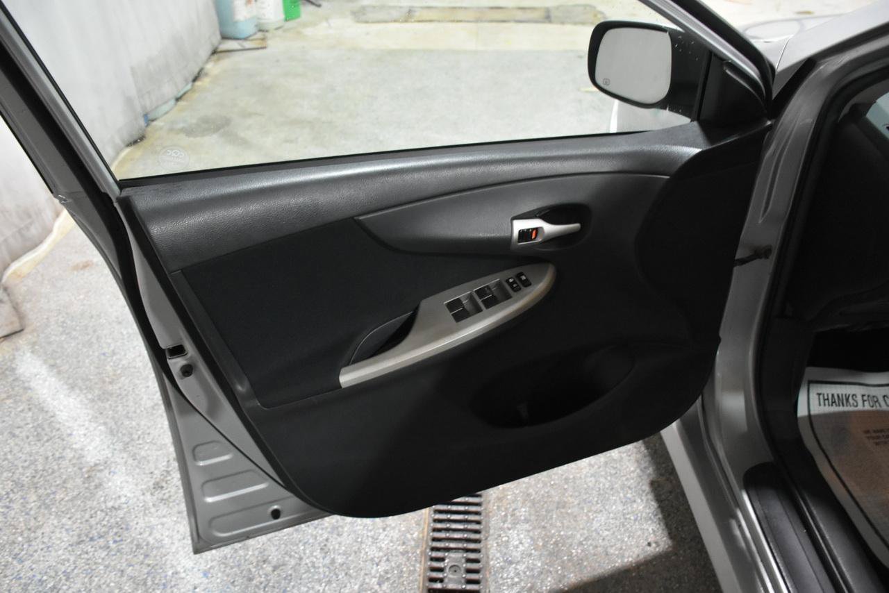 Used 2012 Toyota Corolla S FWD image 27