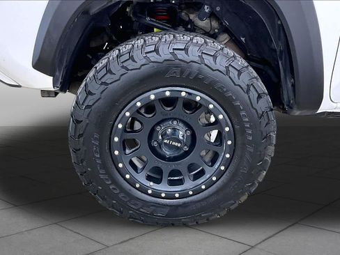 Used 2018 Toyota Tacoma TRD Off-Road AWD/4WD image 10