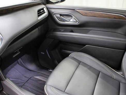 Used 2023 Chevrolet Suburban Premier image 23