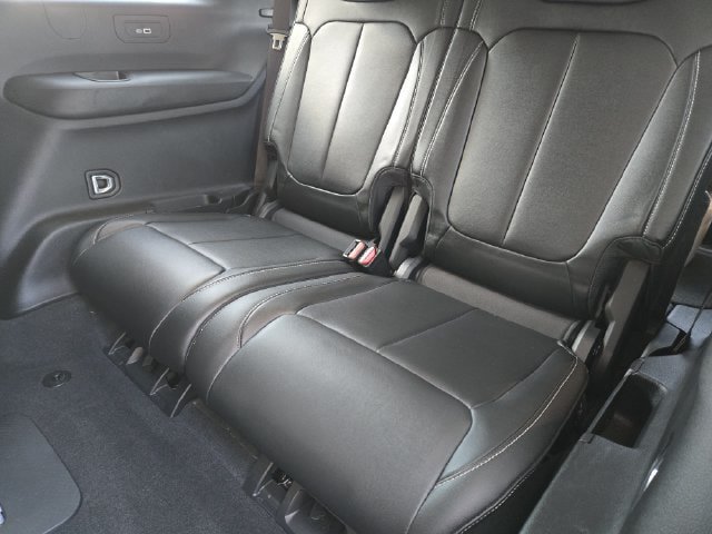 Used 2023 Jeep Grand Cherokee L Limited RWD image 22